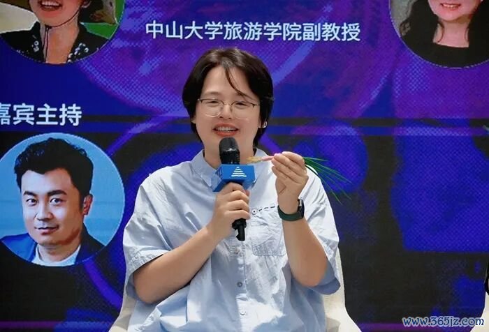 钟淑如在上海书展活动现场    光启书局供图